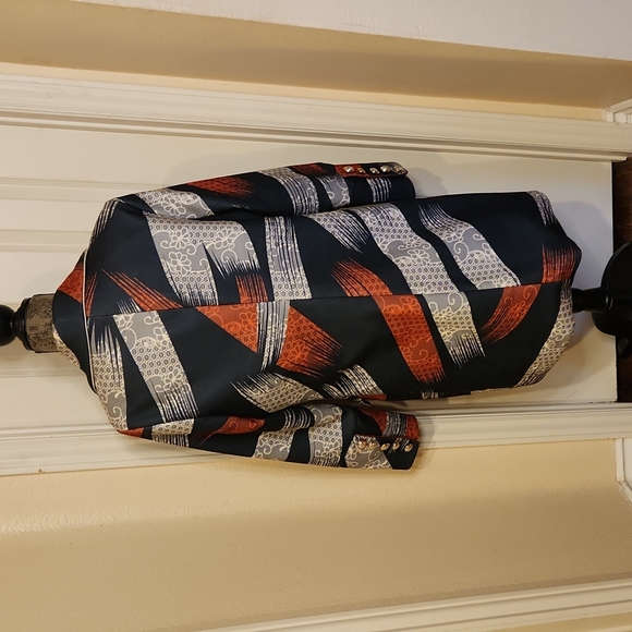 Button Down Collared Jacket - Picture 6 of 8